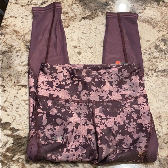 Under Armour : Camo Workout Pants - Picture 7 of 10